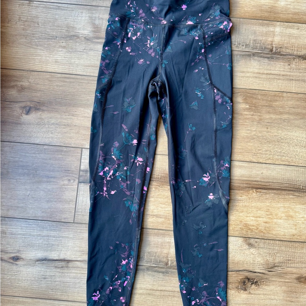 Sweaty Betty Zero Gravity Leggings | XS | Like New | Subtle Floral | Black